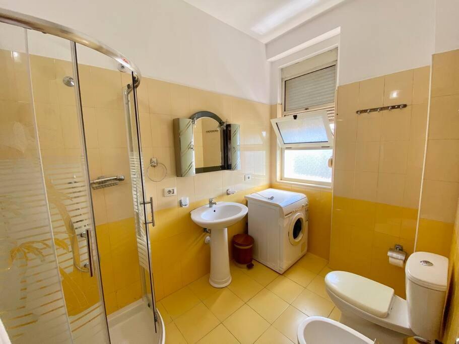 Roel Apartments Shkodra Center Bagian luar foto